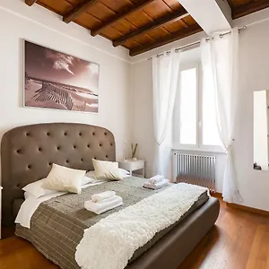  Apartment The Hide Trastevere Italy